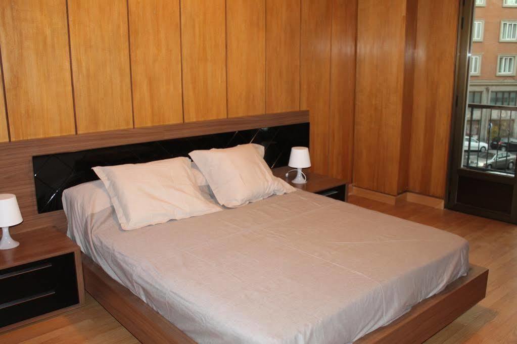 Apartamentos Rialto Мадрид Экстерьер фото